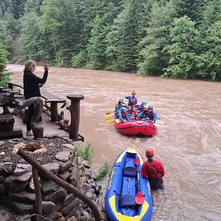 펜션 зарінок карпат 미쿨리친